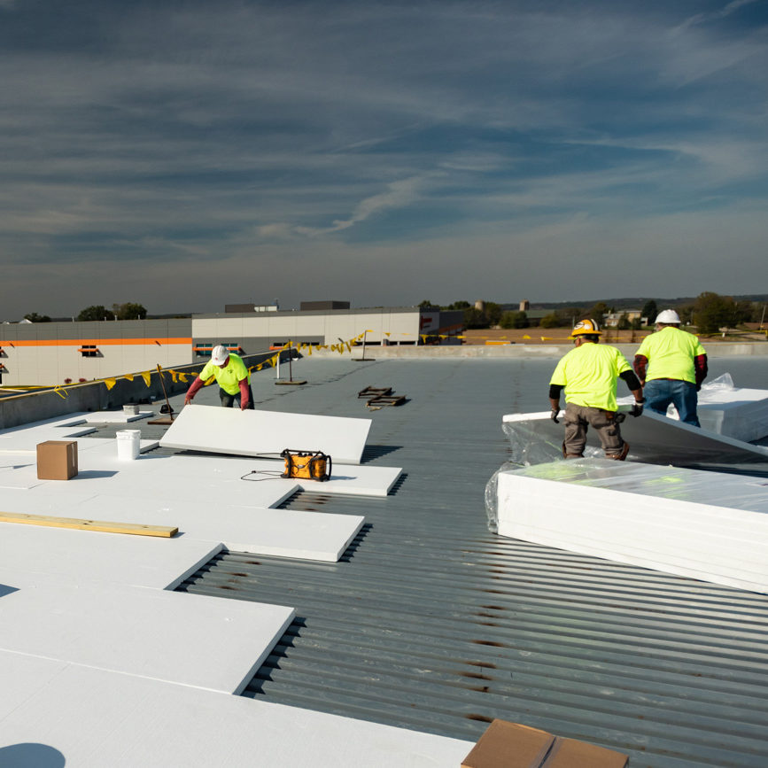 commercial-industrial-roofing-men-working